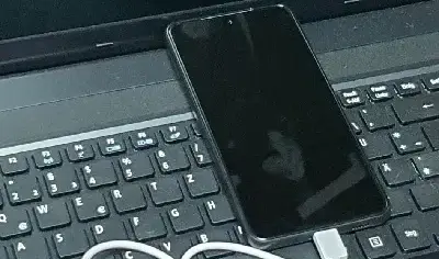 Mehr über den Artikel erfahren Internet am PC mit Smartphone per USB-Kabel einrichten