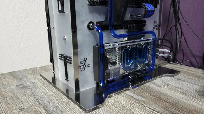 icyblue Wasserkühlung watercooled water PC Computer Casemod Casecon Casemodding Custom Design EK Waterblocks